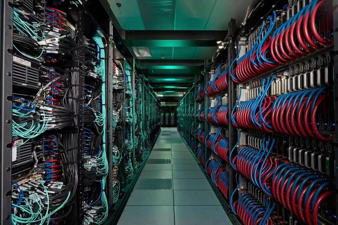 نگاهی به درون آزمایشگاههای فوقمحرمانه آمریکا که سلاح هستهای میسازند نگاهی به درون آزمایشگاههای فوقمحرمانه آمریکا که سلاح هستهای میسازند