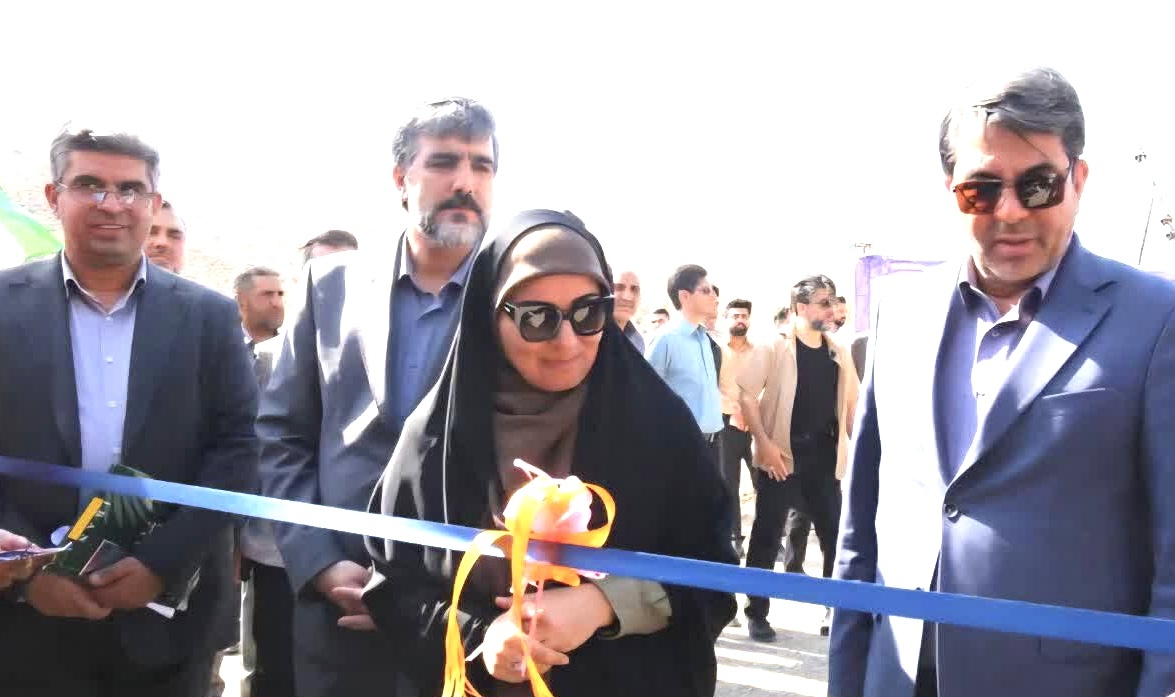 وزیر راه پروژه تکمیل تقاطع دهبکری بم را افتتاح کرد