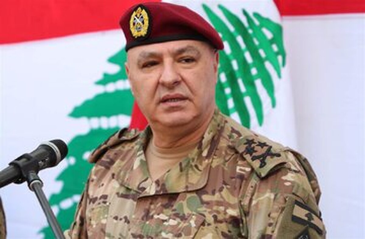 شوخی جوزفعون رئیس جمهور لبنان با یکی از نظامیان هنگام عبور از سالن + فیلم