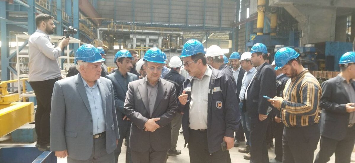 بازدید اعضای کمیسیون صنعت مجلس شورای اسلامی از چند واحد تولیدی در نیشابور