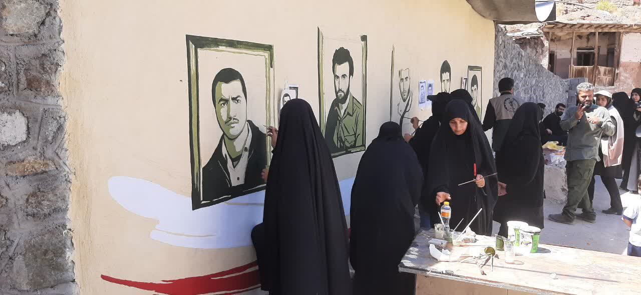 زنده نگه داشتن یاد شهدا با نقاشی دانشجویان بسیجی البرز