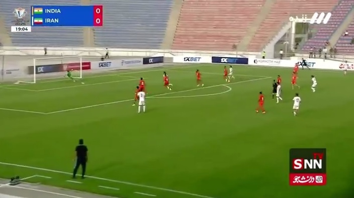 شوت امید نورافکن به شکل خطرناکی از کنار دروازه هند به بیرون رفت/ ایران ۰ هند ۰