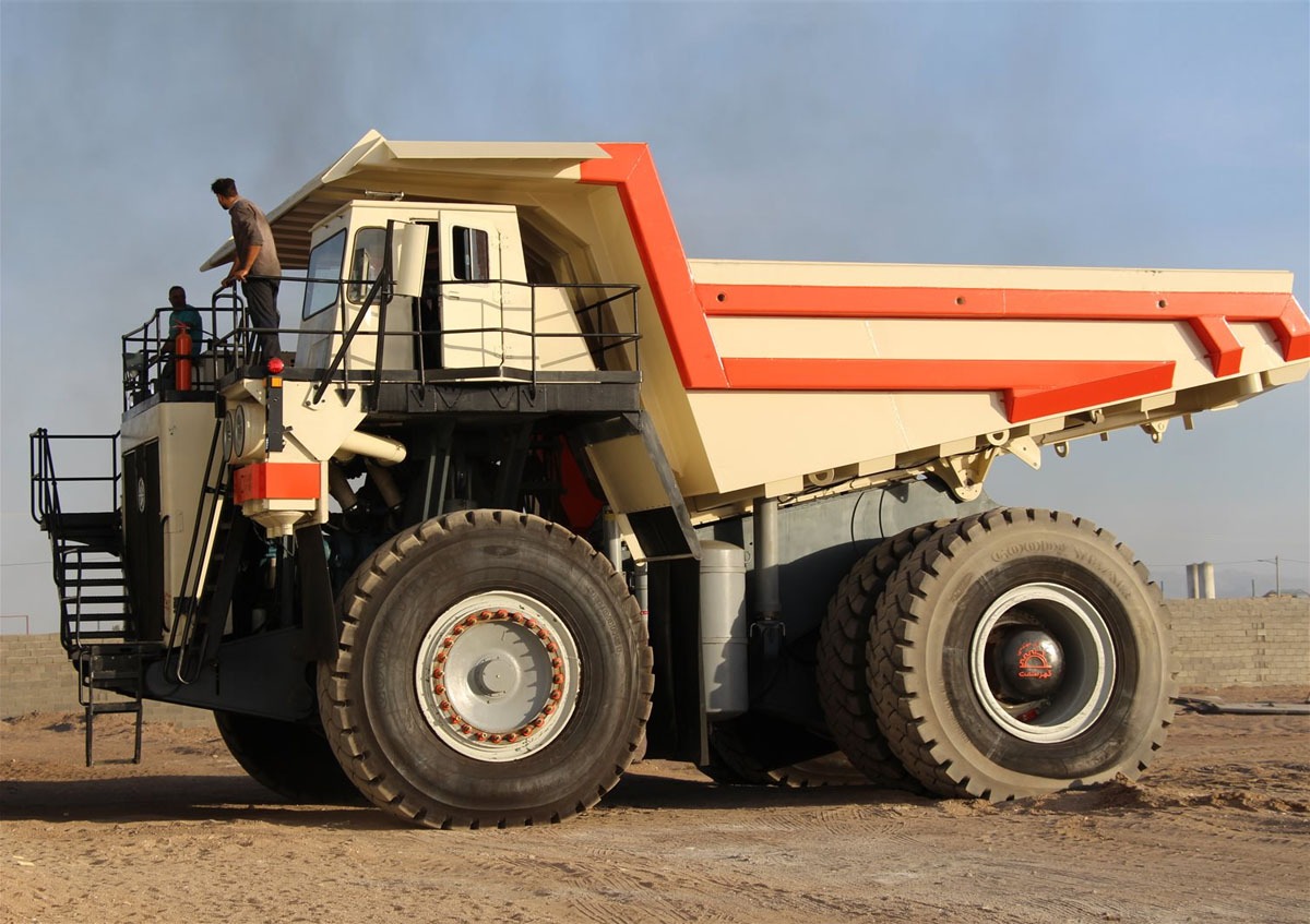 وقتی ما میتوانیم وزن 150 تنی پیدا کرد!/ بزرگ ترین ماشین ایرانی با وزن 150 تن رونمایی شد