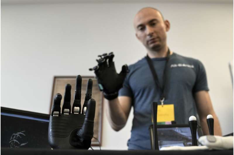 نمایش قدرت رباتهای انساننما در المپیای باستانی، اما هوش مصنوعی هنوز دور است نمایش قدرت رباتهای انساننما در المپیای باستانی، اما هوش مصنوعی هنوز دور است