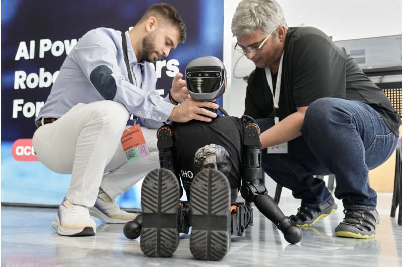 نمایش قدرت رباتهای انساننما در المپیای باستانی، اما هوش مصنوعی هنوز دور است نمایش قدرت رباتهای انساننما در المپیای باستانی، اما هوش مصنوعی هنوز دور است