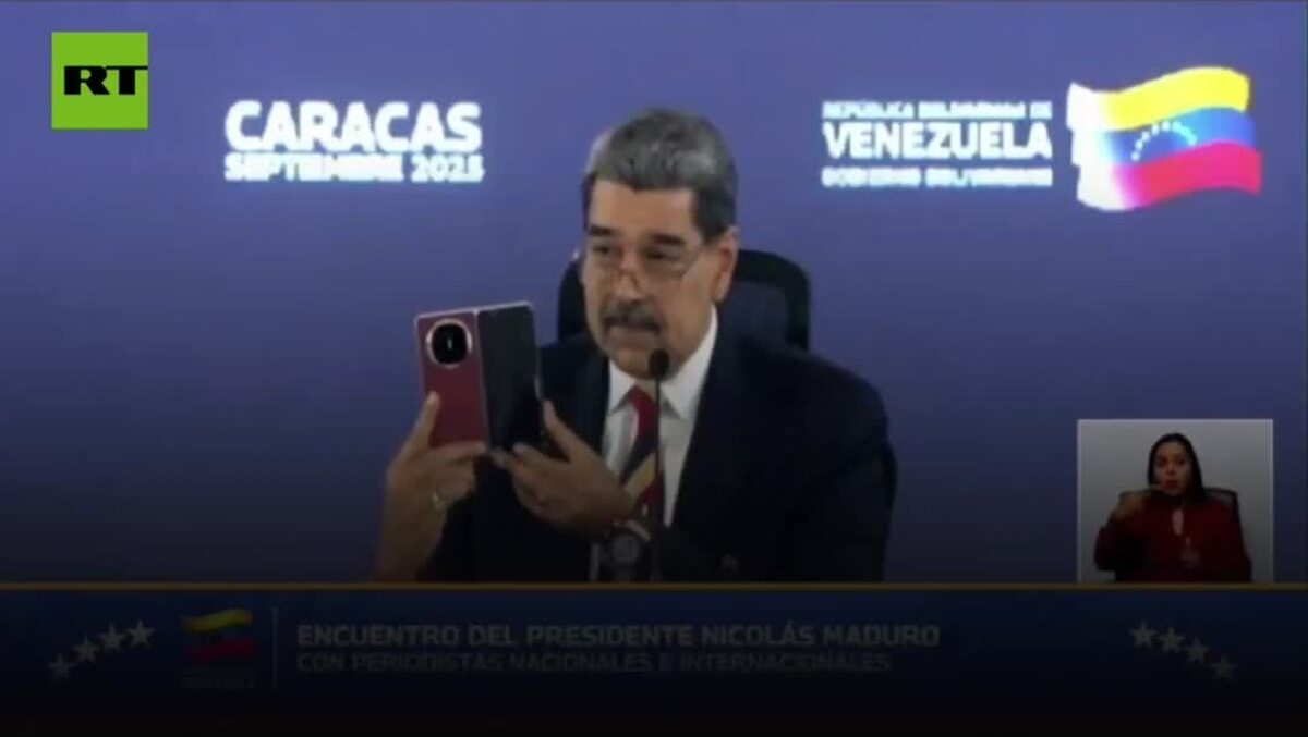 تعریف و تمجید مادورو از گوشی ضدجاسوسی چینی + فیلم