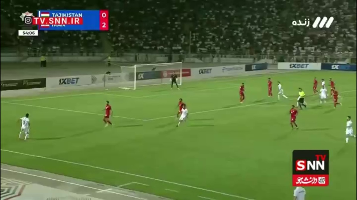 موقعیت گلزنی برای تاجیکستان که نزدیک بود روی اشتباه نیازمند دروازه باز شود اما خود او توپ را جمع کرد