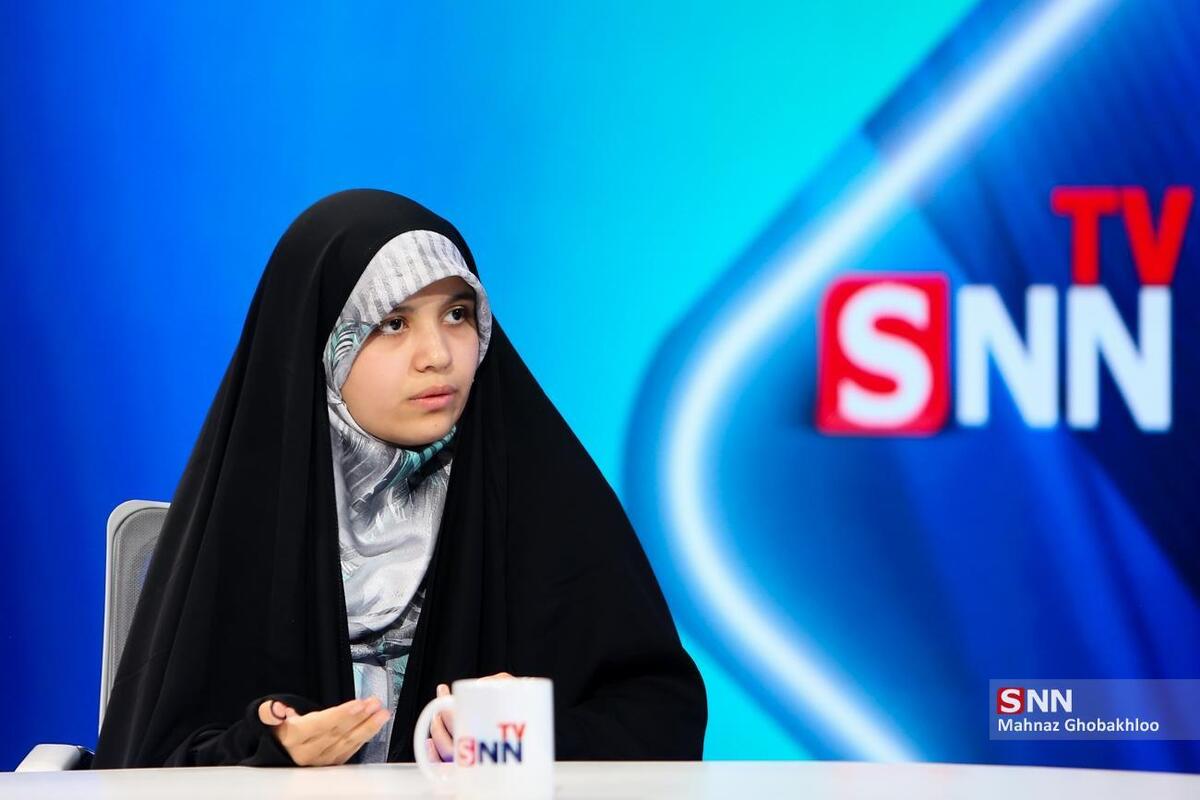 رتبه یک کنکور ۱۴۰۴: هیچ سهمیه‌ای نداشتم/ پدرم کارمند امور مالیاتی و مادرم خانه‌دار است + فیلم