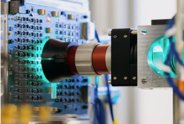 جهش بزرگ مایکروسافت با کامپیوتر نوری/ اجرای هوش مصنوعی تا ۱۰۰ برابر سریع‌تر