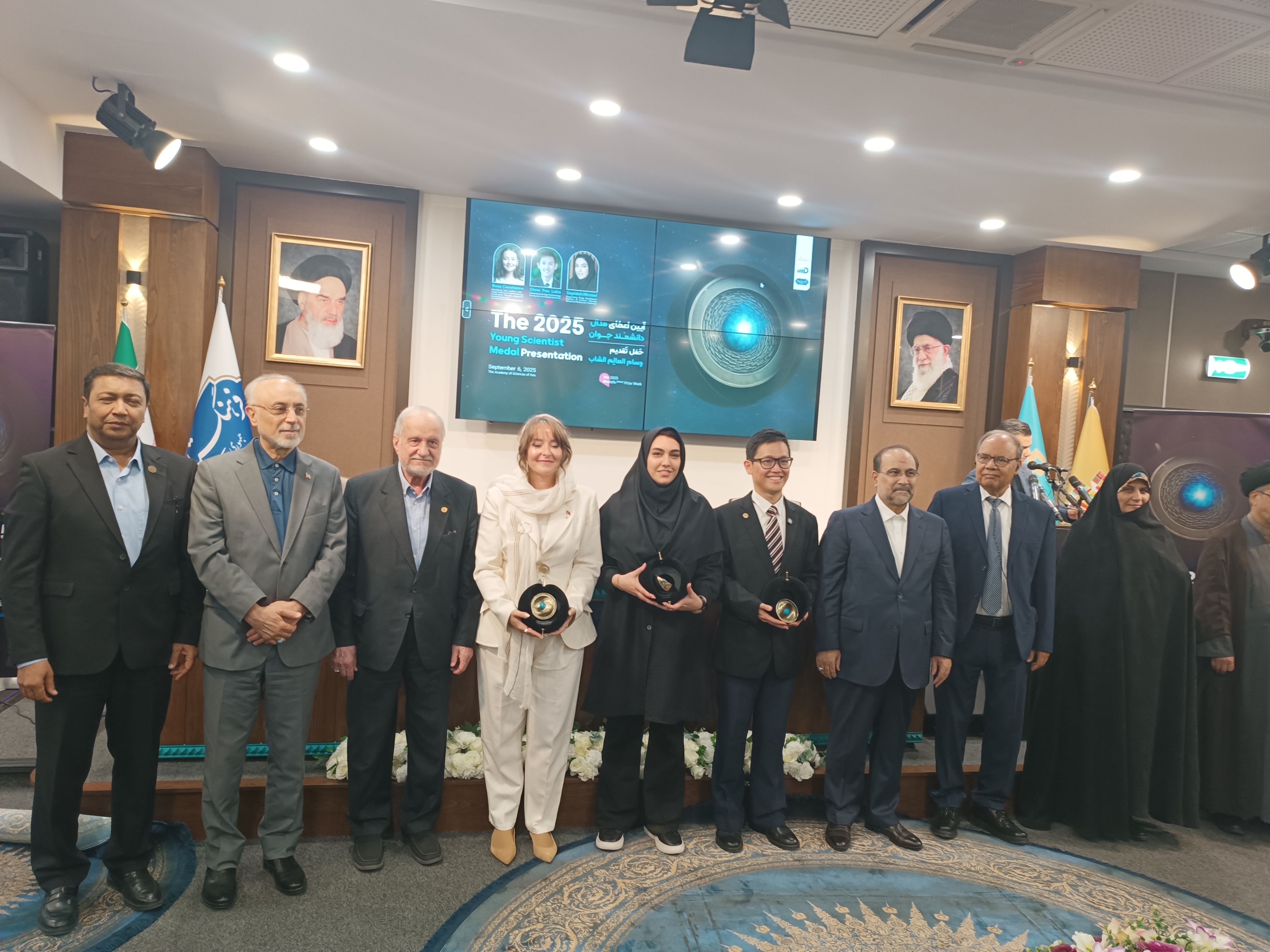 آغاز هفته جایزه مصطفی (ص) با درخشش سه دانشمند جوان