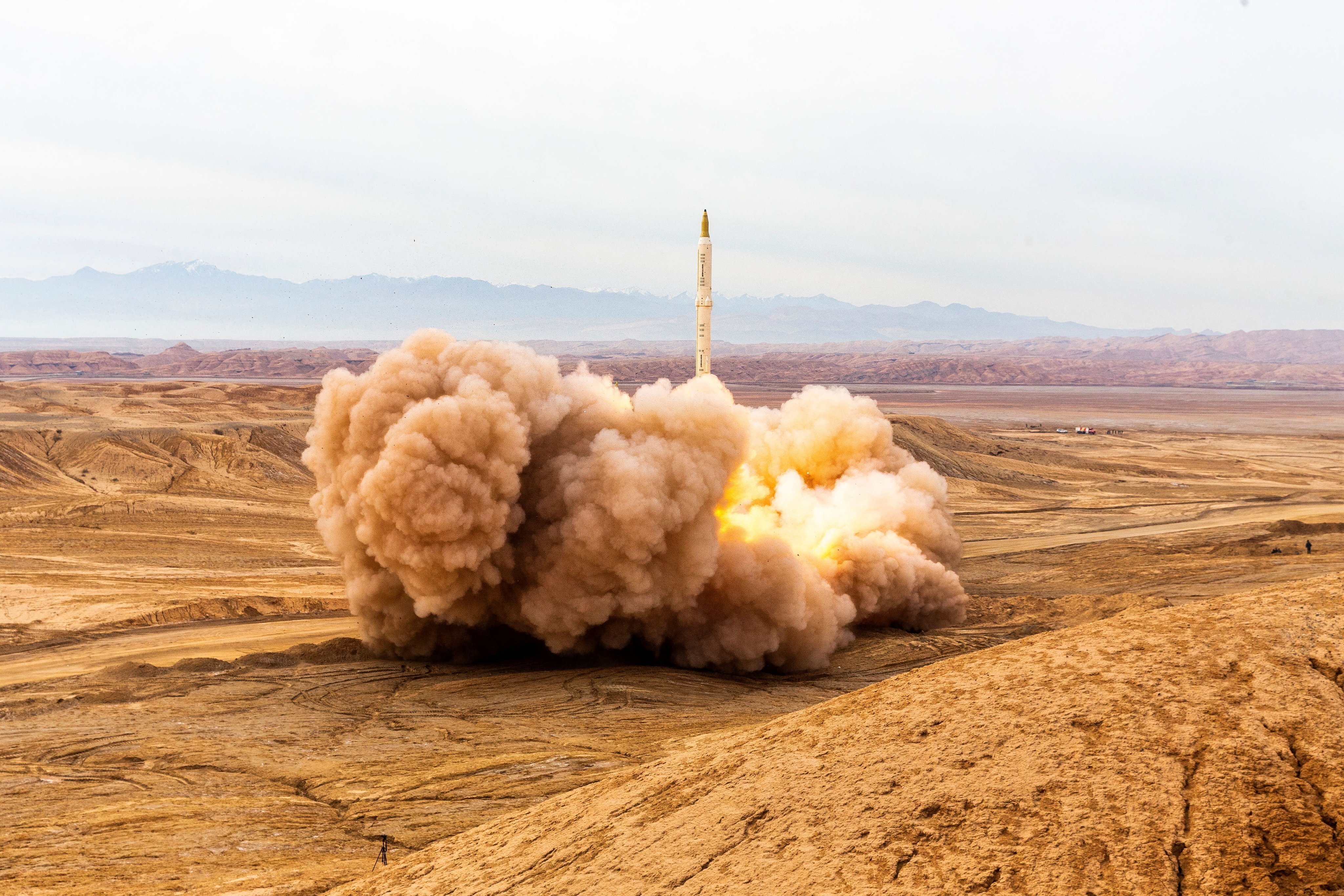 &nbsp;افسران موشکی سپاه، نام واقعی موشک معروف به &laquo;آنجل&raquo; را اعلام کردند/ نگاهی به مشخصات موشک سجیل و دلیل شباهت آن به پرواز فرشته آسمانی