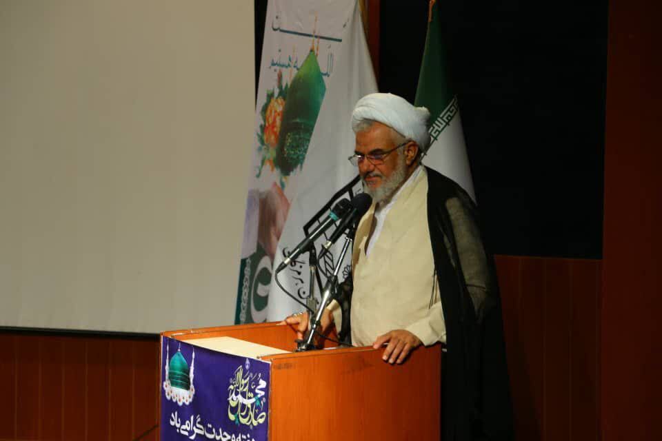 فقر و مشکلات معیشتی زمینه‌ساز شکاف اجتماعی در جوامع اسلامی است