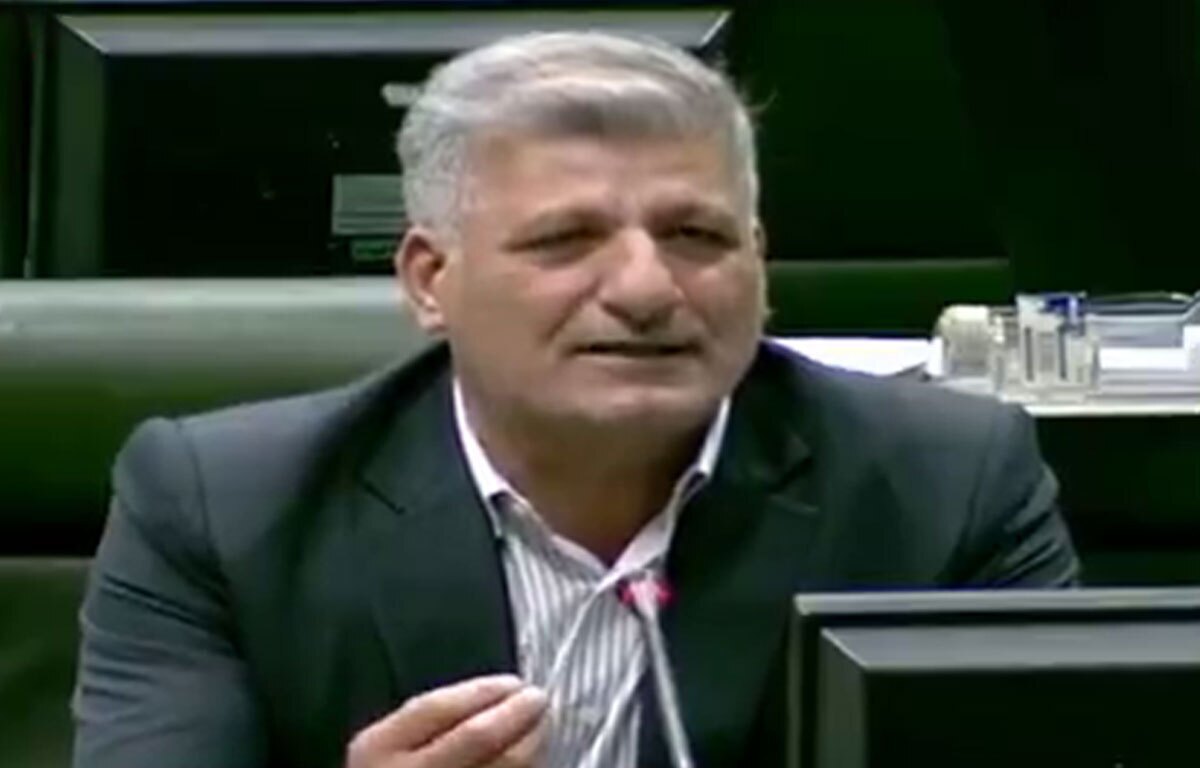 خرید پنل‌های خورشیدی توسط بدهکارترین افراد کشور انجام می‌شود/ شخص رئیس‌جمهور و وزیر نیرو ورود کنند