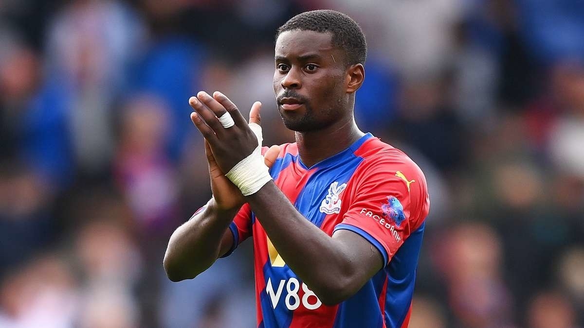 گوئهی در مسیر انتقال رایگان؛ لیورپول و رئال مادرید به دنبال مدافع کریستال پالاس