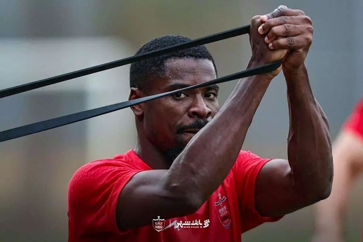 خانه‌نشینی یکماهه بازیکن خارجی پرسپولیس