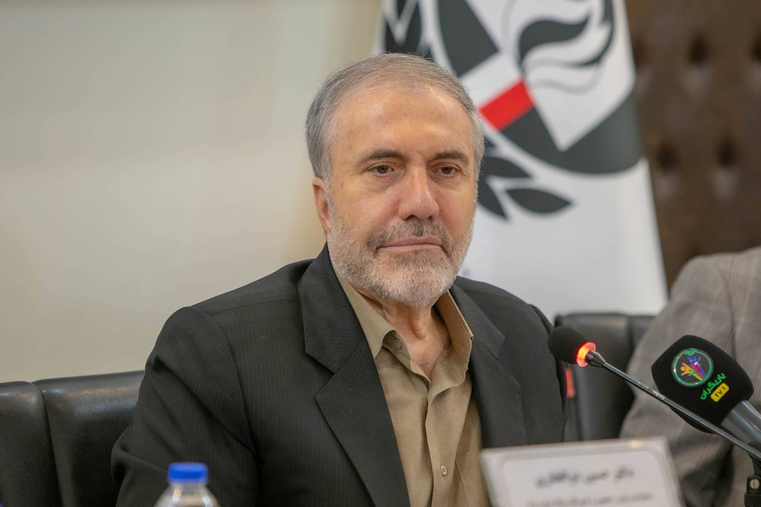 واکنش ذوالفقاری به برداشت غلط از موضوع کشت شقایق الیفرا/ چرا برخی افراد تا ۷ کلینیک ترکاعتیاد دارند، اما در برخی نقاط آلوده کلینیکی نیست؟