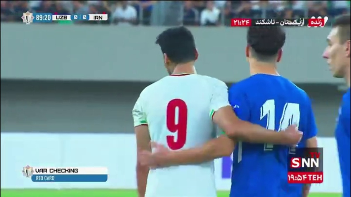 داور قرقیزستانی پس از بازبینی VAR باز هم نظرش را عوض کرد و از اخراج علیجانف منصرف شد