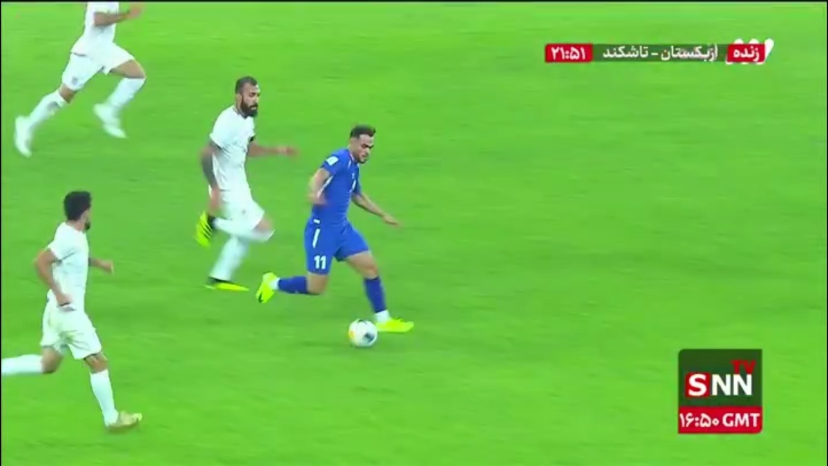 شوت اوستون اورونوف به تیرک دروازه ایران برخورد کرد