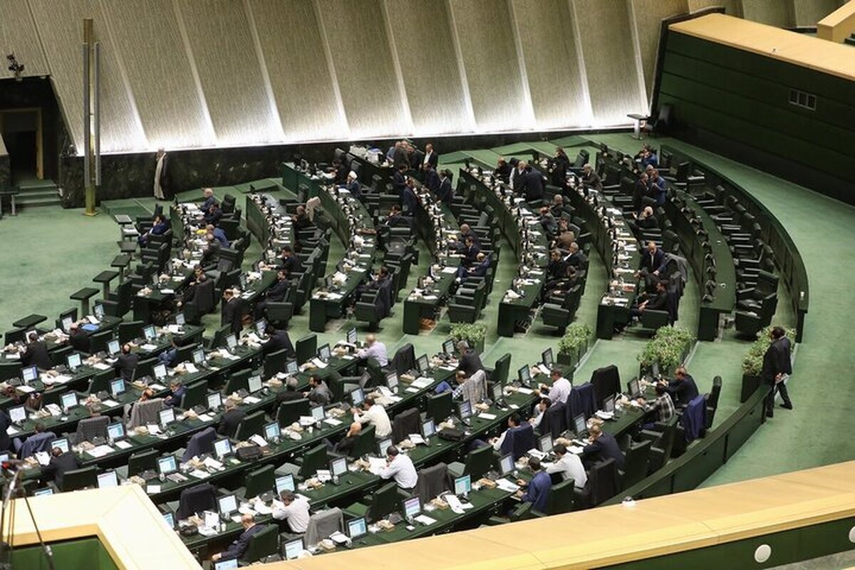 جلسه علنی مجلس آغاز شد