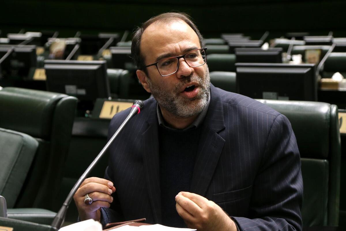 طغیانی: دلال در کشور ما، راننده را غارت می‌کند/ ۵۰ درصد پول بارنامه گیر دلال می‌آید + فیلم