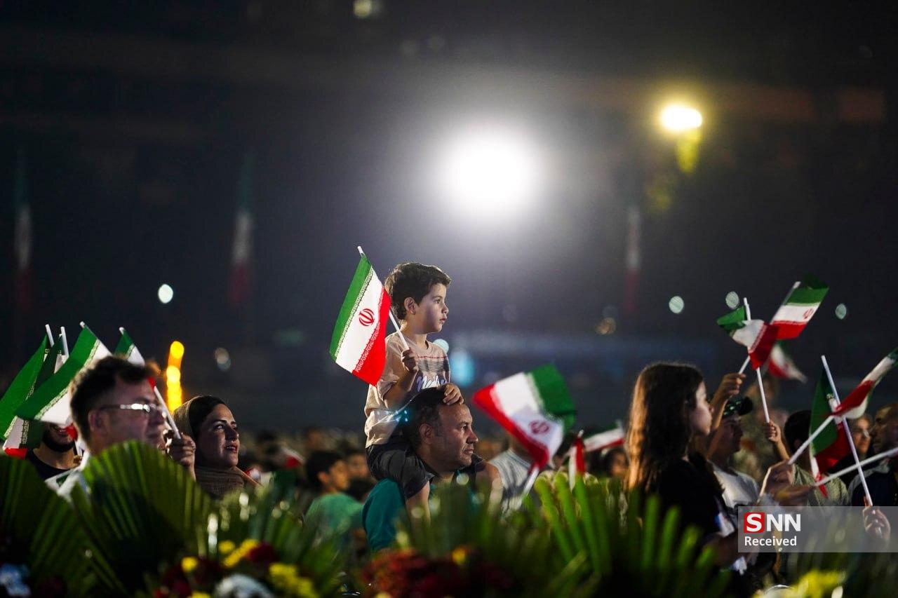 جشن بزرگ ایران عزیز با هدف نمایش وحدت اقوام در دریاچه شهدای خلیج فارس(چیتگر) در حال برگزاری است