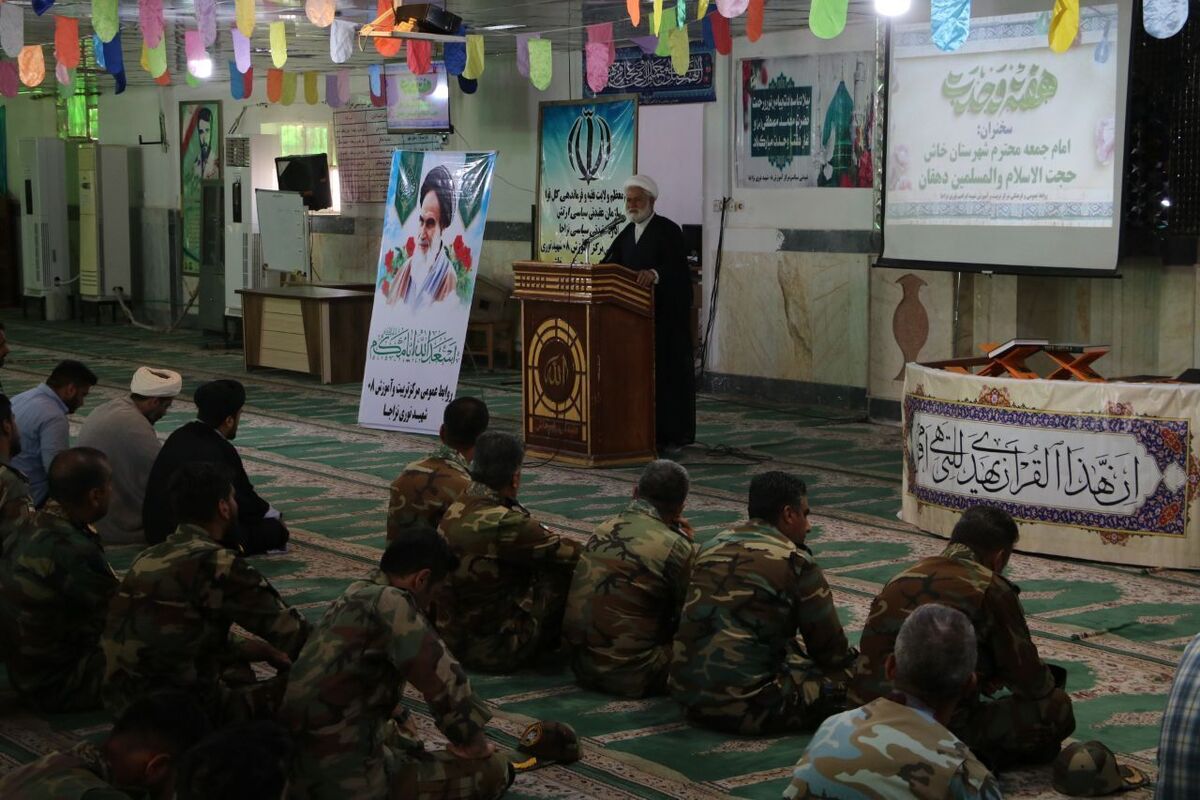 امام جمعه خاش: انقلاب اسلامی با الهام از سیره نبوی، پرچمدار وحدت است
