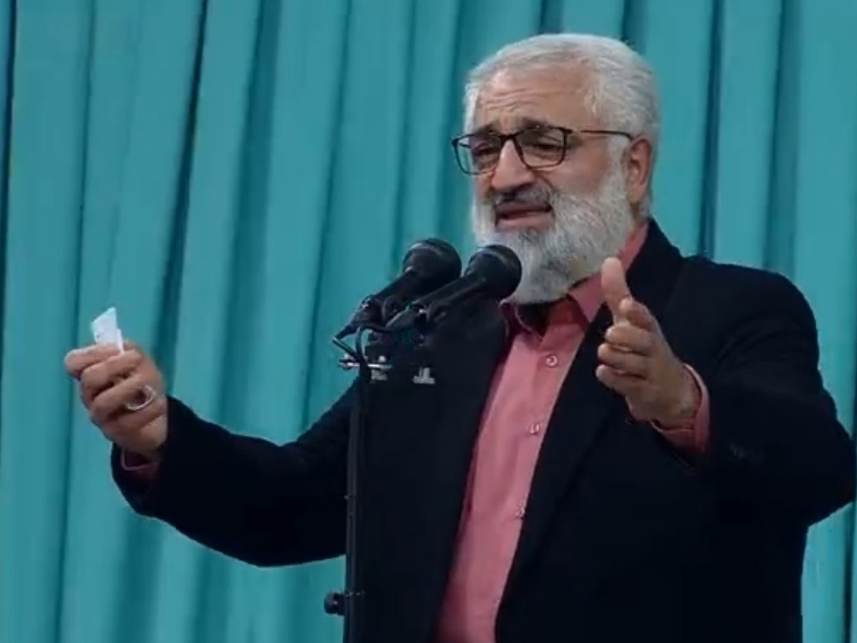 لحظاتی از مولودی&zwnj;خوانی آقای حمید رمضان&zwnj;پور در گرامیداشت عید میلاد پیامبر اکرم (ص) و امام صادق (ع) در حسینیه امام خمینی (ره)