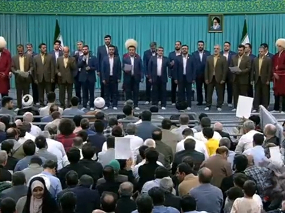 همخوانی گروه محمد رسولالله صلیاللهعلیهوآله در مراسم گرامیداشت عید میلاد پیامبر اکرم (ص) و امام صادق (ع) در حسینیه امام خمینی (ره)