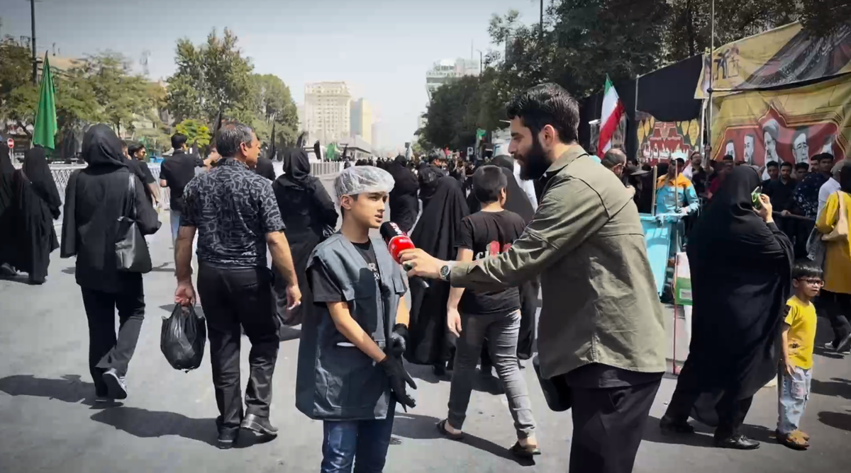 روایتی از افتخار خادمی مردم به زائران امام رضا علیه السلام در دهه پایانی ماه صفر+فیلم
