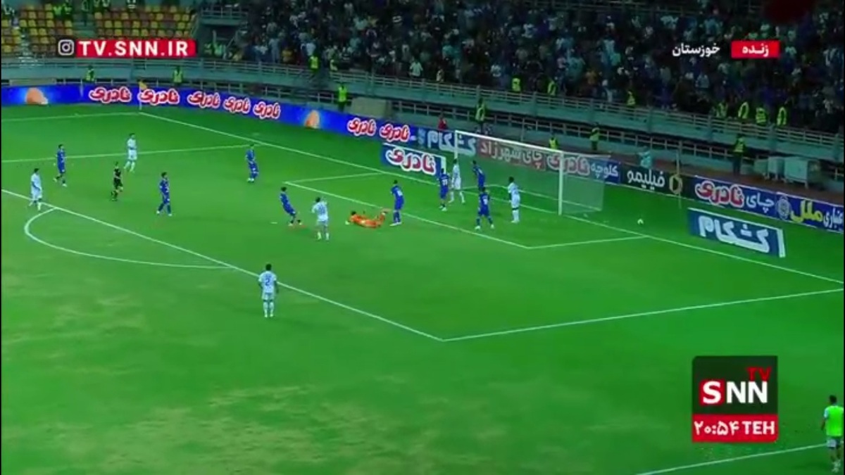 در دقیقه ۵۴ شوت احمدی به تیر دروازه برخورد کرد