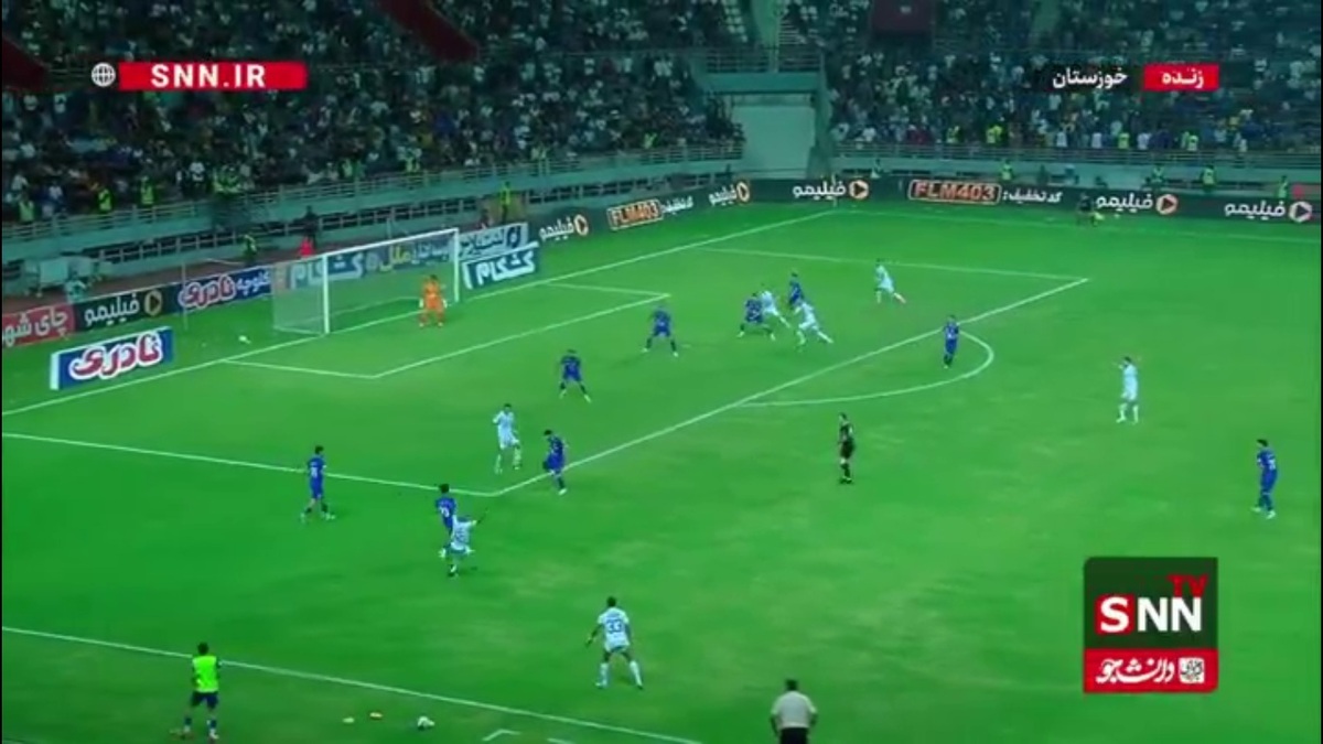 شوت منیر الحدادی به تیر دروازه استقلال خوزستان برخورد کرد