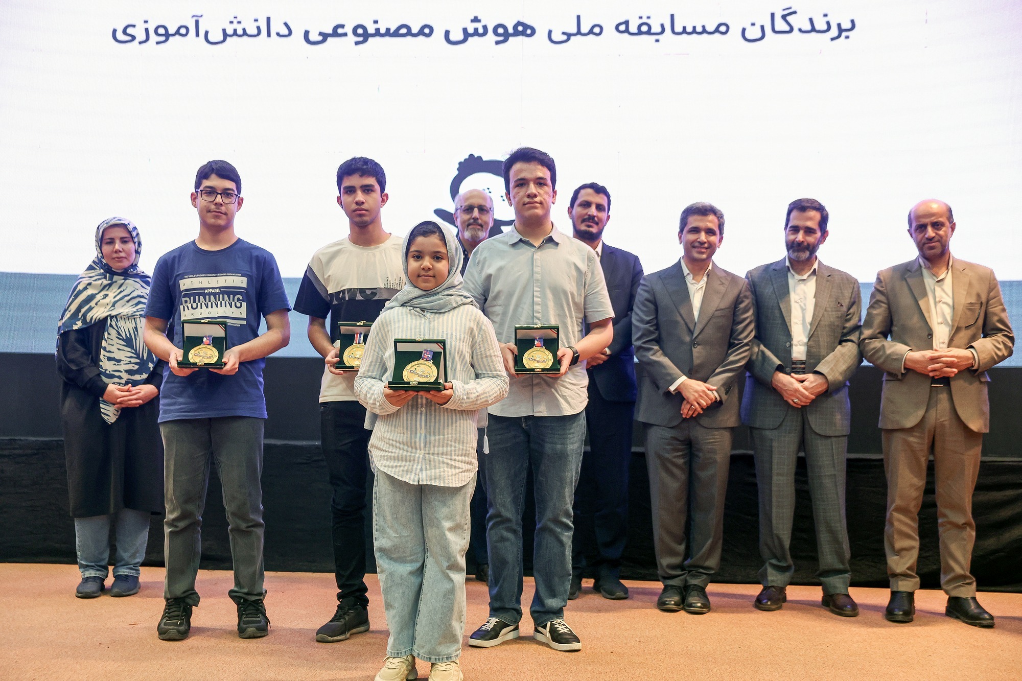 ثبت‌نام ۴۰۰ هزار دانش‌آموز در طرح ملی «ایران دیجیتال» / آموزش رایگان هوش مصنوعی و برنامه‌نویسی تا تابستان ۱۴۰۵ ادامه دارد