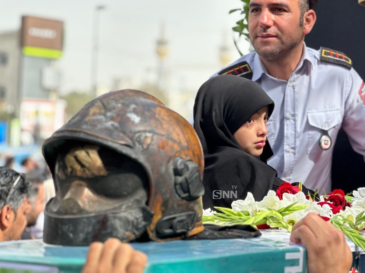 تشییع پیکر رضا فخریان، آتش&zwnj;نشان فداکار در مشهد؛ مردی که جان خود را فدای مردم کرد+فیلم