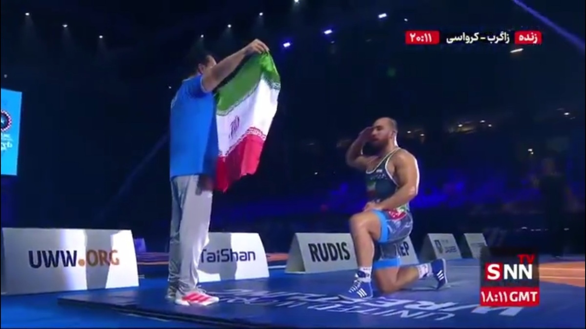 احترام نظامی امیرحسین زارع به پرچم ایران