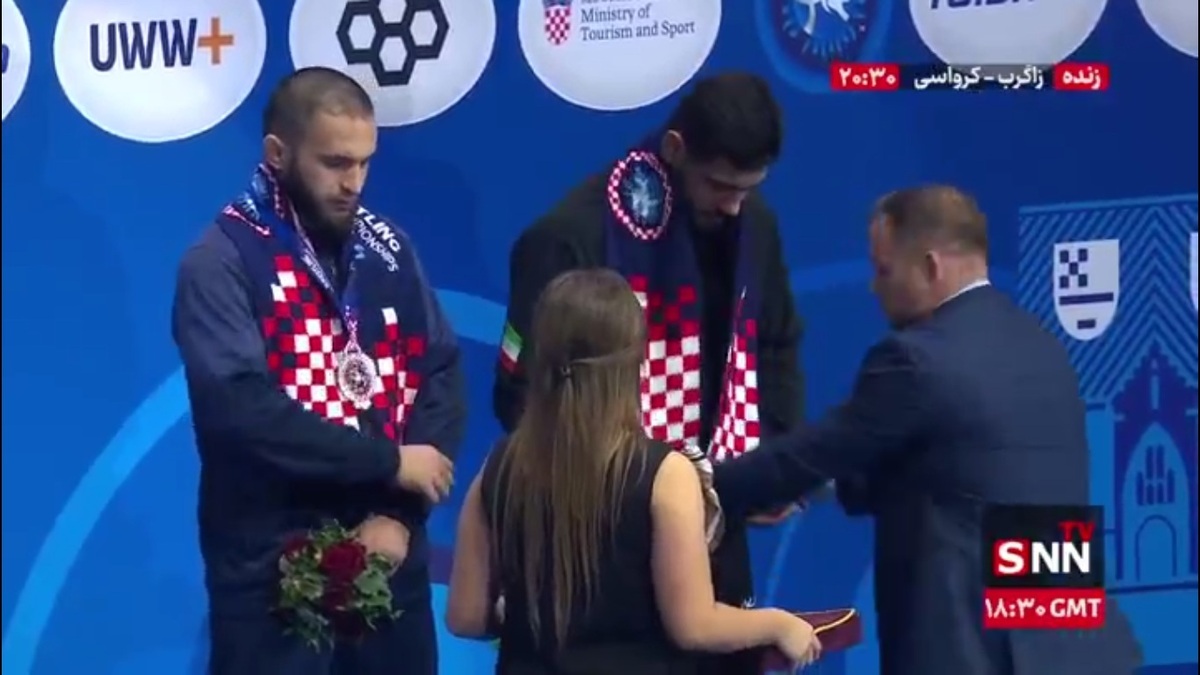 اهدای مدال وزن 92 کیلوگرم مسابقات کشتی آزاد جهانی زاگرب