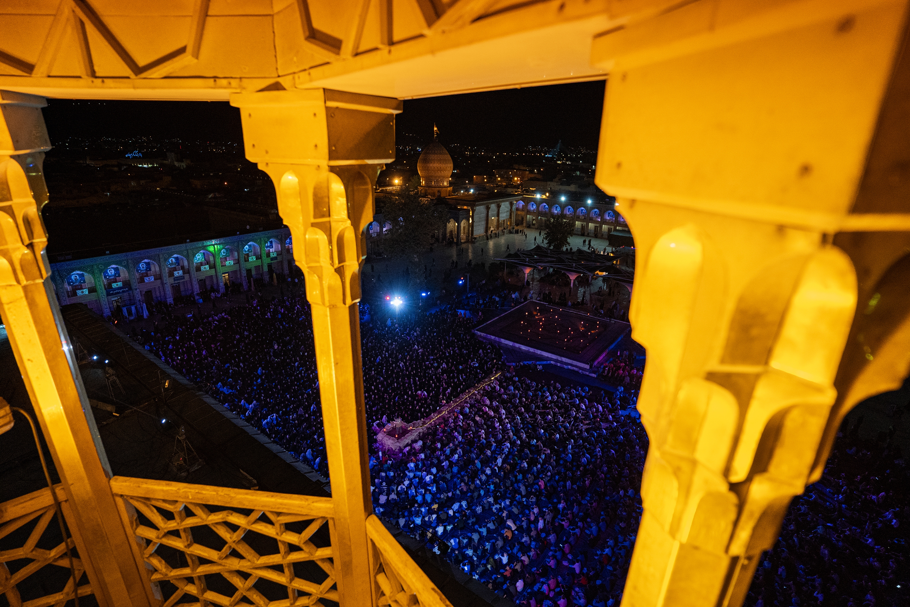 گرامیداشت هفته دفاع مقدس با ویژه&zwnj;برنامه &laquo;شب&zwnj;های پرستاره&raquo;/ روایتگری حاج حسین یکتا در گلزار شهدای