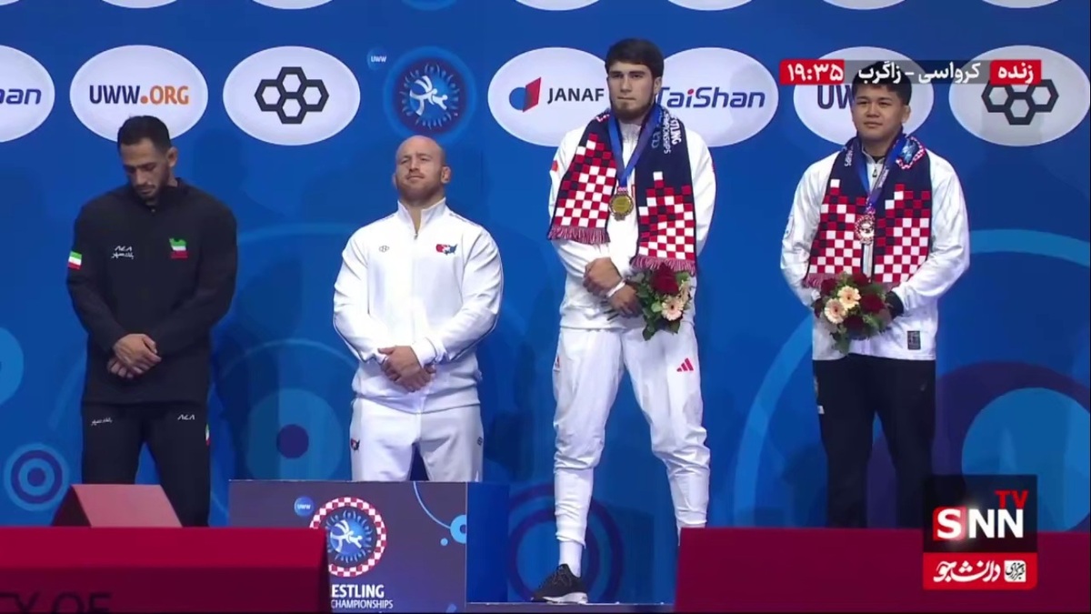 اهدای مدال وزن 97 کیلوگرم امیرعلی آذپیرا در این وزن به مدال نقره رسید