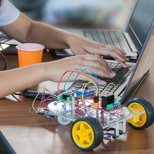 نگاهی به آموزش رباتیک برای کودکان/ رباتیک چگونه می&zwnj;تواند خلاقیت کودکان را افزایش دهد؟