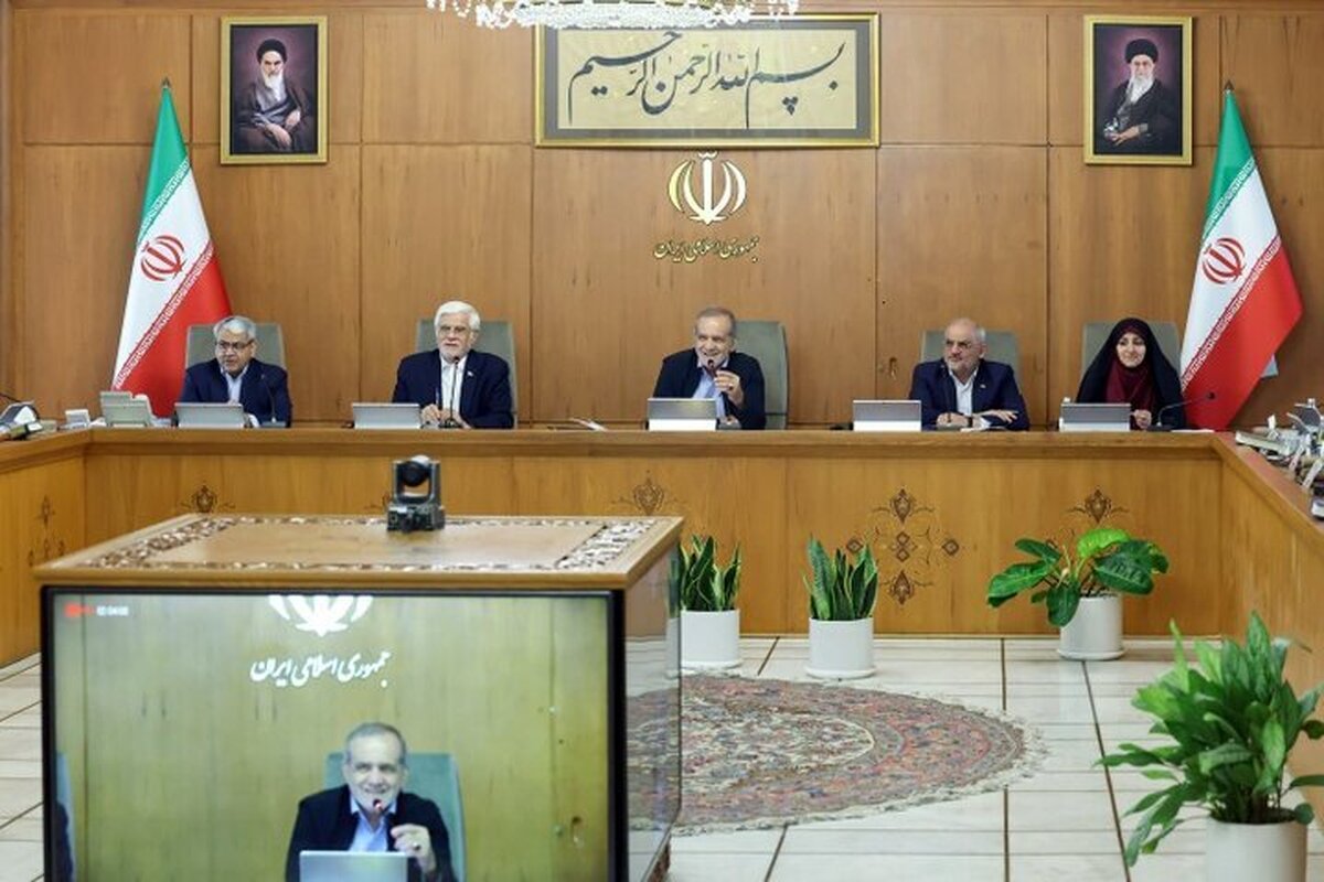 پزشکیان: موازی‌کاری‌ها باید ساماندهی و دستگاه‌های متولی آن ادغام شوند