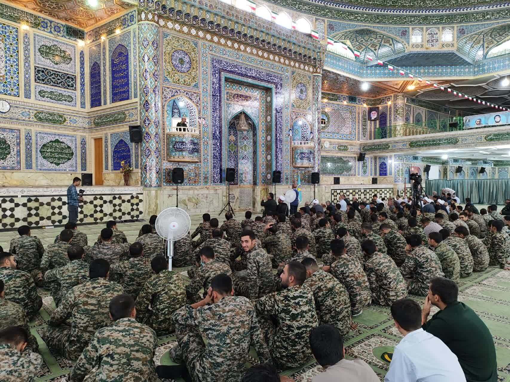 اتحاد مردم خنثی کننده توطئه‌های دشمنان بوده است