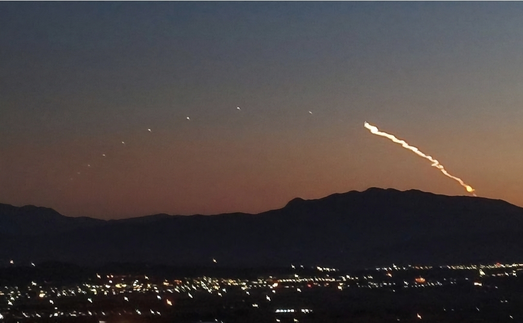 آزمایش موشک فضایی روز گذشته&zwnj;، ماهواره&zwnj;بر بود؟/ علت دود نقطه چین در آسمان ایران