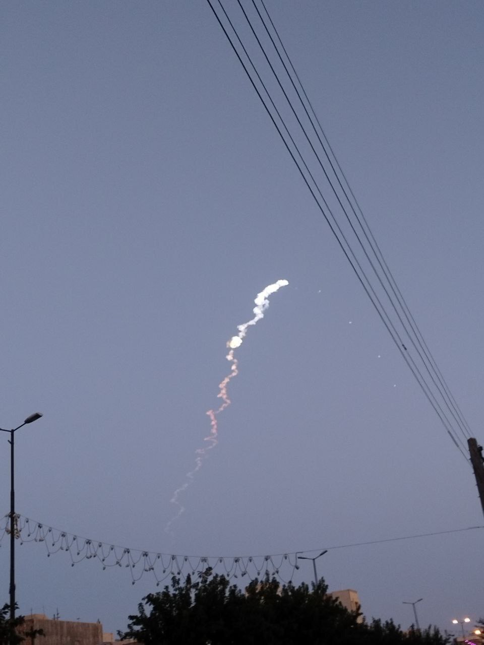 آزمایش موشک فضایی روز گذشته&zwnj;، ماهواره&zwnj;بر بود؟/ علت دود نقطه چین در آسمان ایران