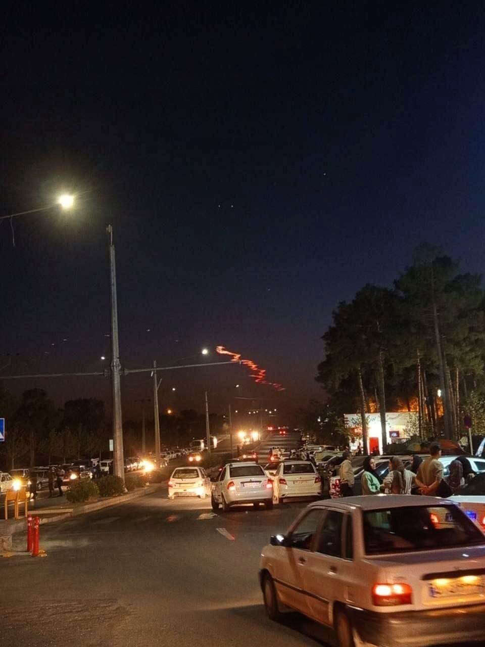 آزمایش موشک فضایی روز گذشته&zwnj;، ماهواره&zwnj;بر بود؟/ علت دود نقطه چین در آسمان ایران