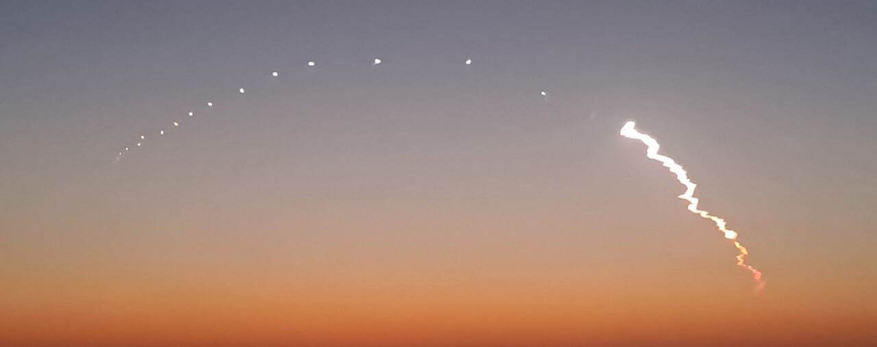 آزمایش موشک فضایی روز گذشته&zwnj;، ماهواره&zwnj;بر بود؟/ علت دود نقطه چین در آسمان ایران