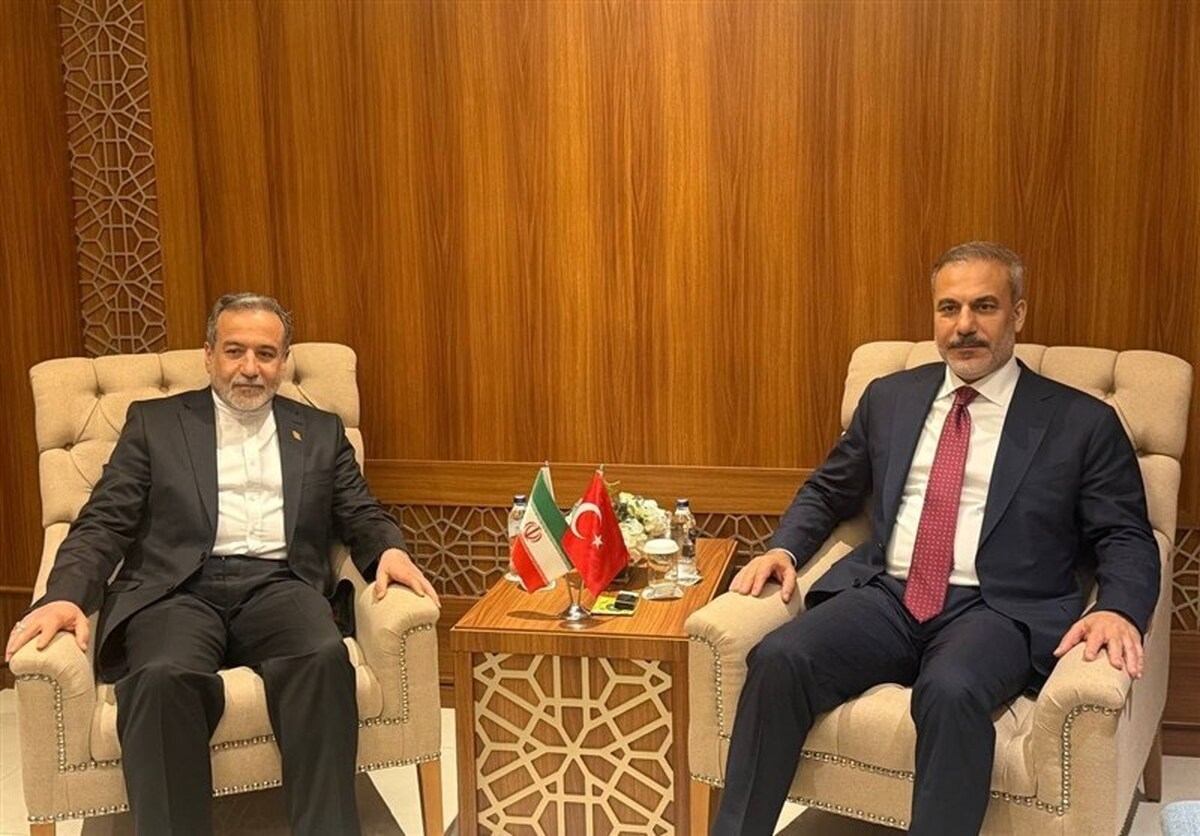 رایزنی عراقچی و فیدان در جده/ تاکید عراقچی بر مقابله با پروژههای توسعه طلبانه رژیم صهیونیستی