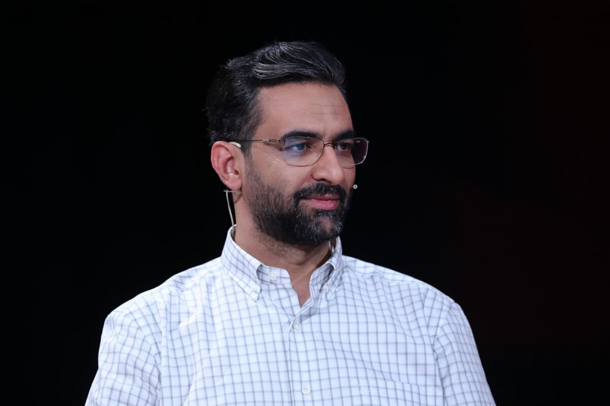 آذری جهرمی: گوشی الان من NOTHING PHONE است؛ قبلاً گوشی شاهین2 GLX داشتم + فیلم