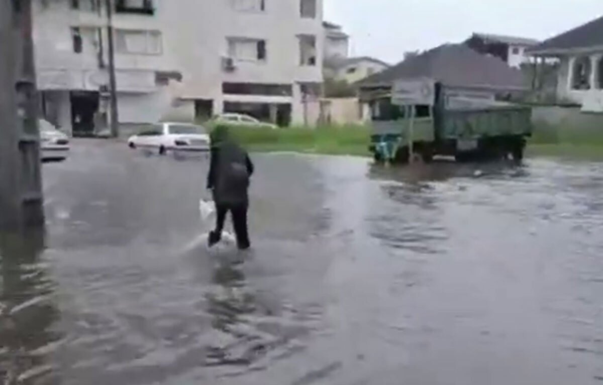 آبگرفتی معابر آستارا پس از بارش&zwnj;های امروز