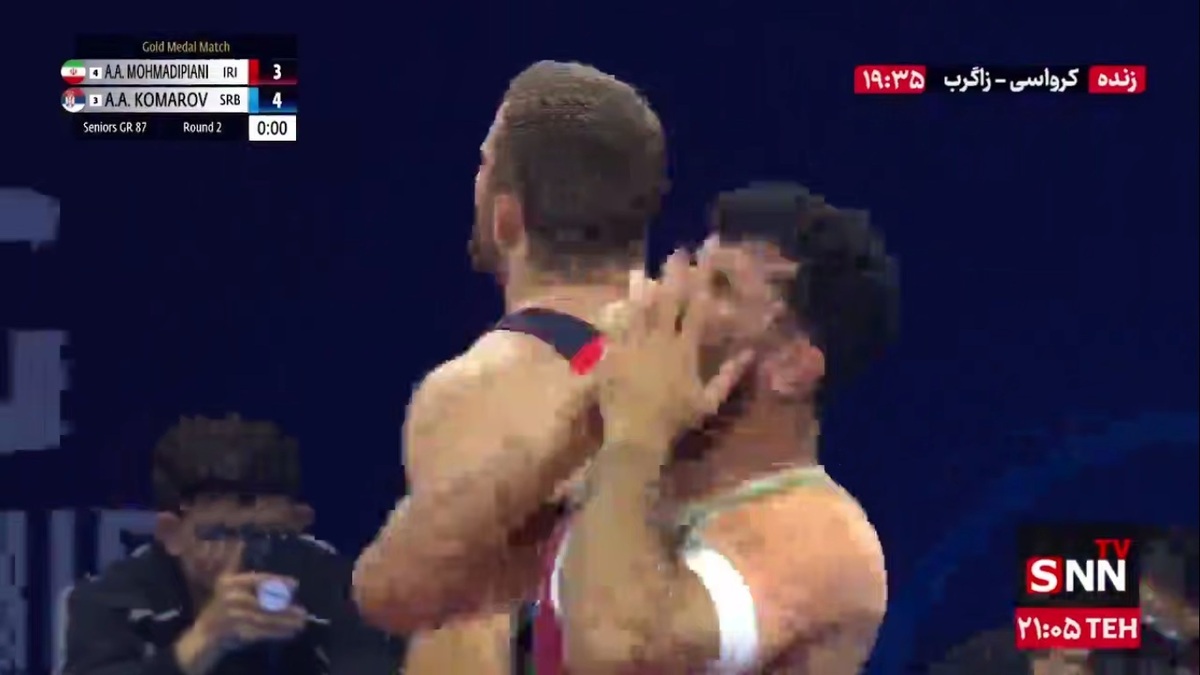ضربات مهمدی به صورتش از حسرت کوتاه ماندن دستش از مدال طلا / ناراحتی شدید مهمدی پس از شکست در جدال فینال