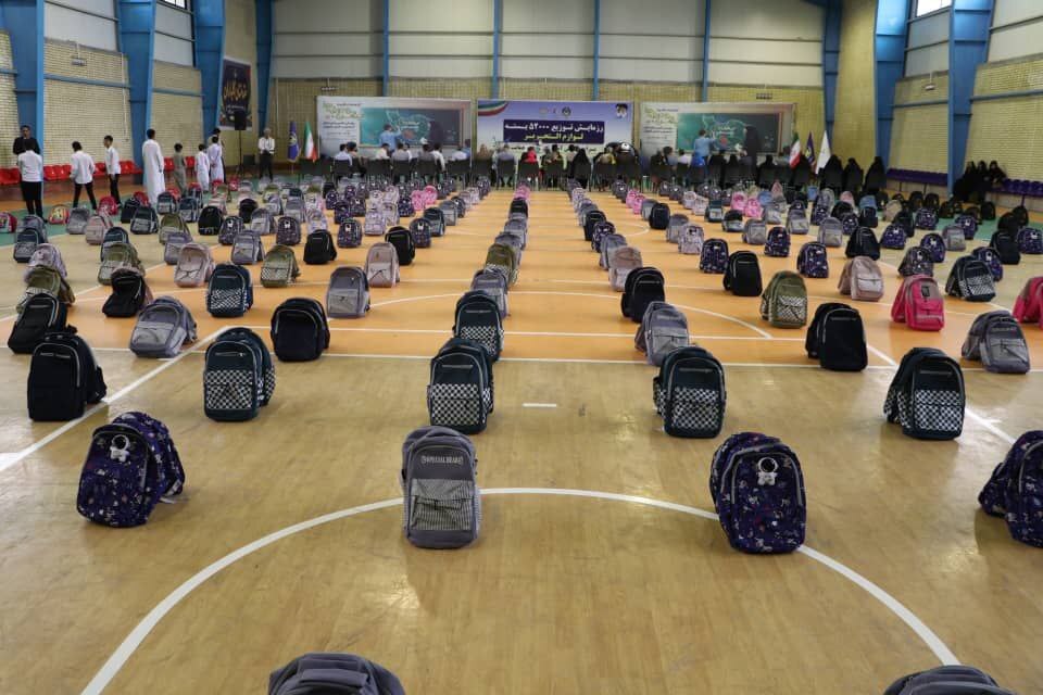 توزیع ۵۲ هزار بسته تحصیلی میان دانش‌آموزان نیازمند هرمزگان با مشارکت کمیته امداد و خیرین