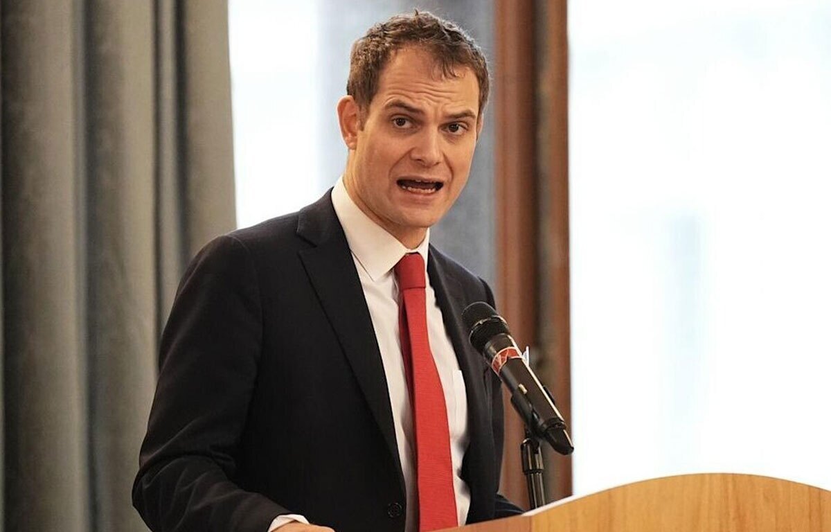 اسرائیل در جنگی فرو رفته که ده‌ها هزار کشته بر جای گذاشته و غزه را به قحطی کشانده است